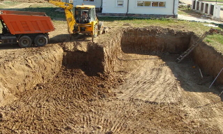 Рытье котлованов под фундамент в Медногорске – цена от 2571 руб. за м3 | 2Землекопа-Мдн