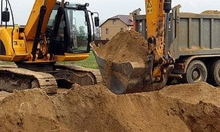 Выкопать яму экскаватором в Медногорске от 926 руб. - 2Землекопа-Мдн